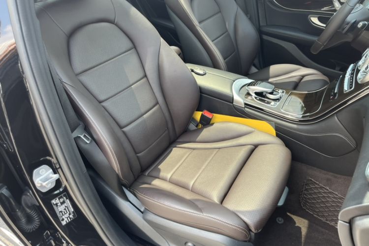 Used Mercedes-Benz GLC 2018 Facelifted GLC 260 4MATIC Dynamic Edition Interior 6