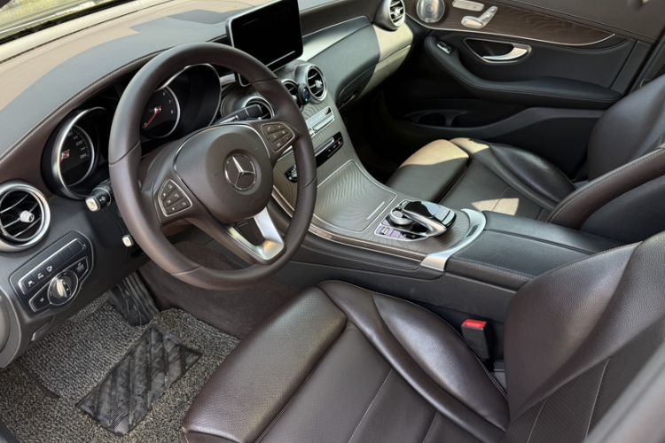 Used Mercedes-Benz GLC 2018 GLC 300 4MATIC Sport Edition Interior 6