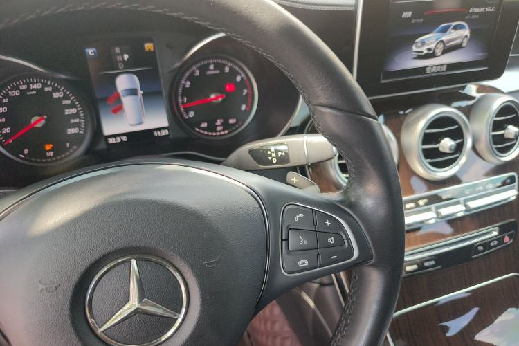 Used Mercedes-Benz GLC 2018 Facelift GLC 260 4MATIC Luxury Edition Interior 7