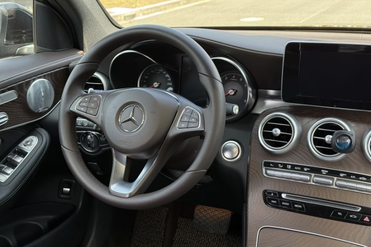 Used Mercedes-Benz GLC 2018 GLC 300 4MATIC Sport Edition Interior 7