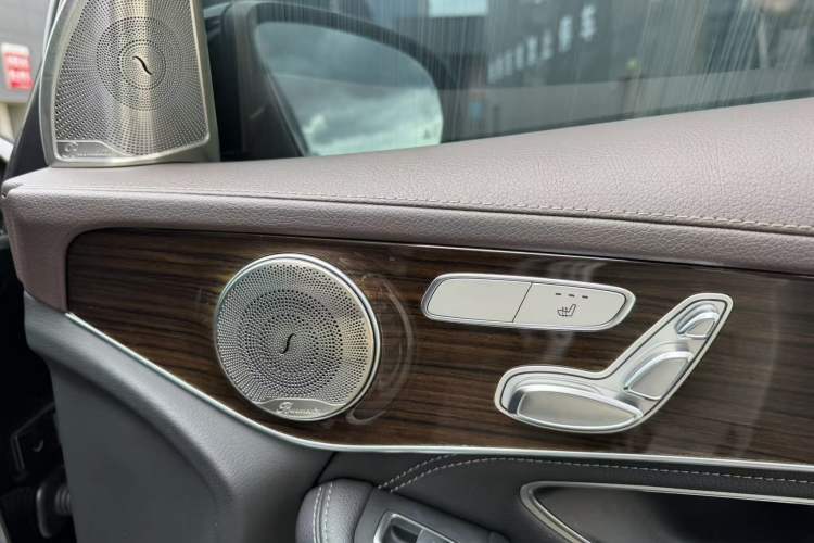 Used Mercedes-Benz GLC 2018 GLC 260 4MATIC Luxury Model Interior 8