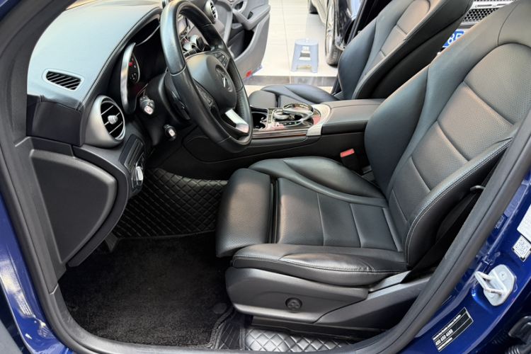 Used Mercedes-Benz GLC 2018 GLC 260 4MATIC Dynamic Edition Interior 9