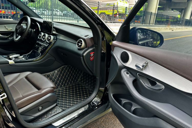 Used Mercedes-Benz GLC 2018 GLC 200 4MATIC Interior 9