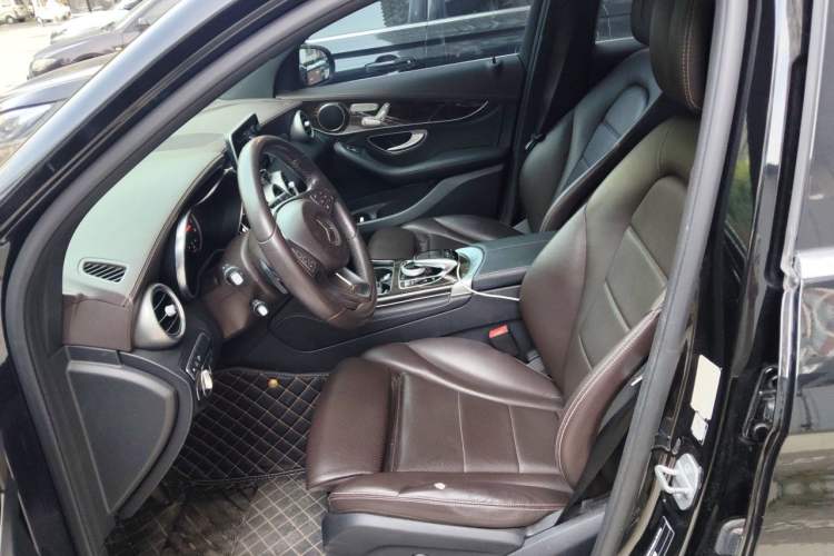 Used Mercedes-Benz GLC 2018 Facelift GLC 260 4MATIC Luxury Edition Left Front Seat