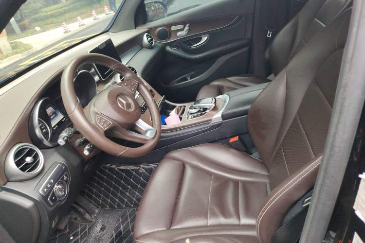Used Mercedes-Benz GLC 2018 Refreshed GLC 300 4MATIC Dynamic Edition Left Front Seat