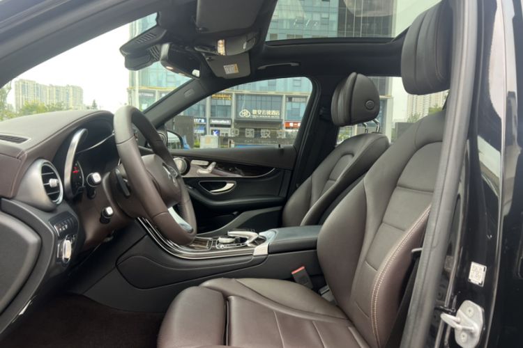 Used Mercedes-Benz GLC 2018 Facelift GLC 260 4MATIC Luxury Edition Left Front Seat