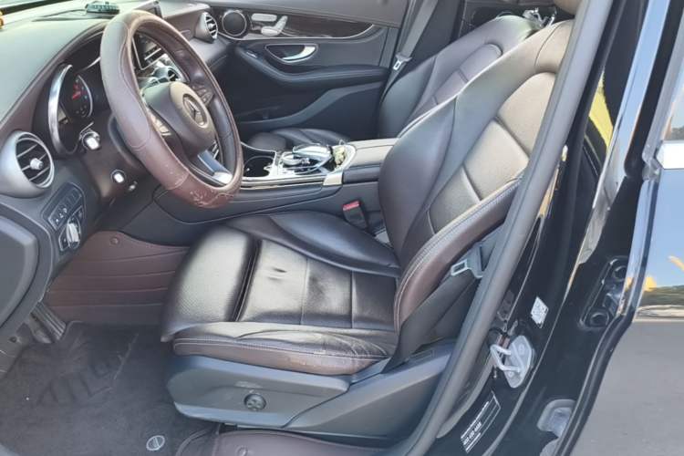 Used Mercedes-Benz GLC 2018 Facelift GLC 260 4MATIC Luxury Edition Left Front Seat