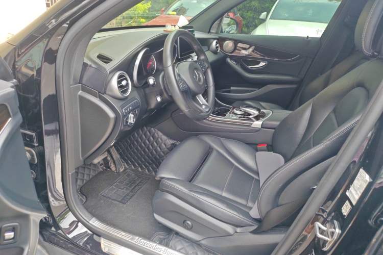 Used Mercedes-Benz GLC 2018 Facelift GLC 260 4MATIC Luxury Edition Left Front Seat