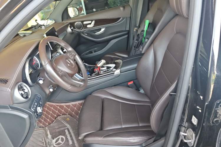 Used Mercedes-Benz GLC 2018 Facelift GLC 260 4MATIC Luxury Edition Left Front Seat