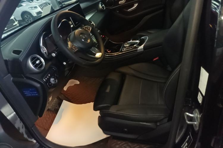 Used Mercedes-Benz GLC 2018 Facelift GLC 260 4MATIC Luxury Edition Left Front Seat