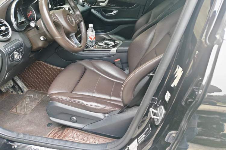 Used Mercedes-Benz GLC 2018 Facelift GLC 260 4MATIC Luxury Edition Left Front Seat