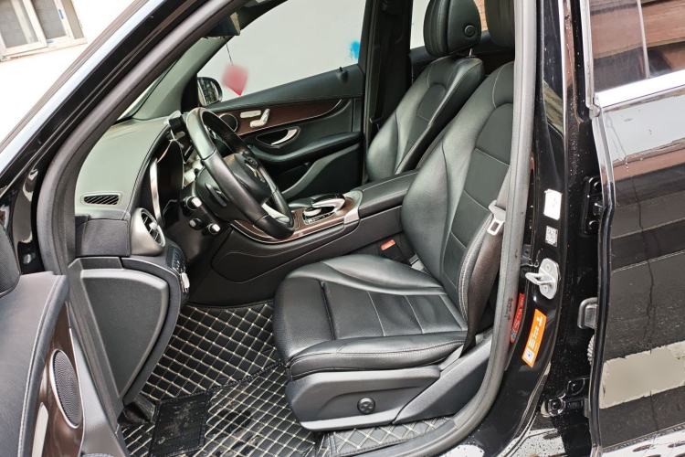 Used Mercedes-Benz GLC 2018 Refreshed GLC 300 4MATIC Dynamic Edition Left Front Seat