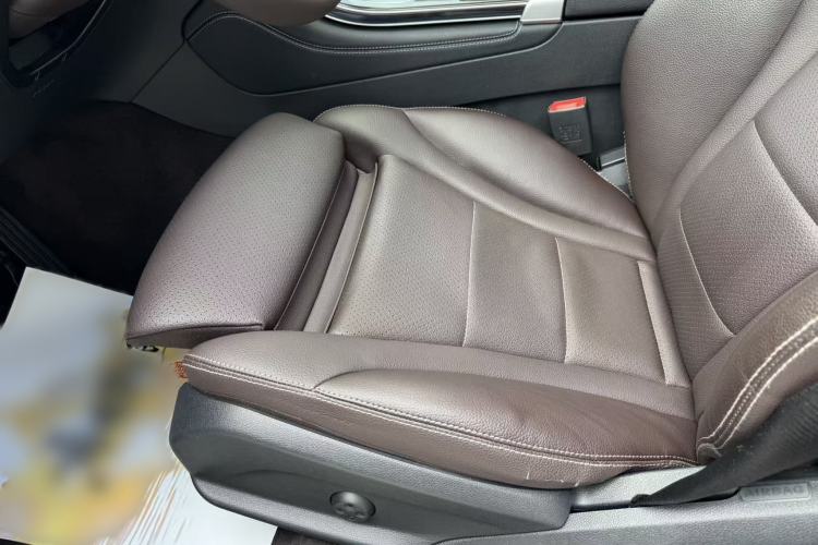 Used Mercedes-Benz GLC 2018 Facelift GLC 260 4MATIC Luxury Edition Left Front Seat