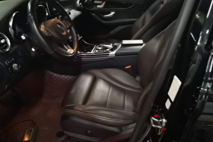 Used Mercedes-Benz GLC 2018 Facelift GLC 260 4MATIC Luxury Edition Left Front Seat