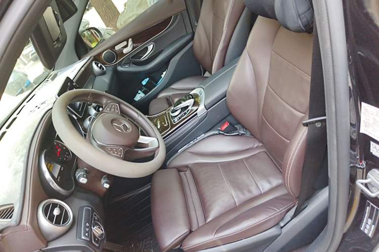 Used Mercedes-Benz GLC 2018 Facelift GLC 260 4MATIC Luxury Edition Left Front Seat