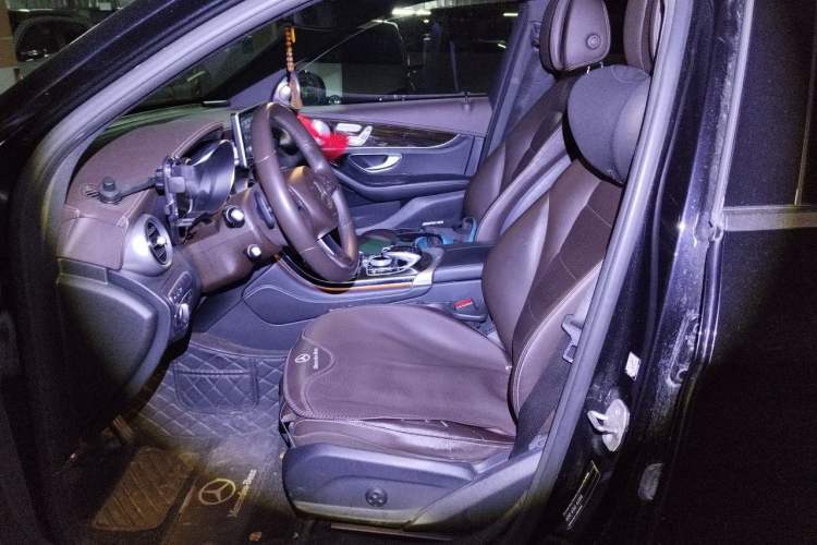 Used Mercedes-Benz GLC 2018 Facelift GLC 260 4MATIC Luxury Edition Left Front Seat