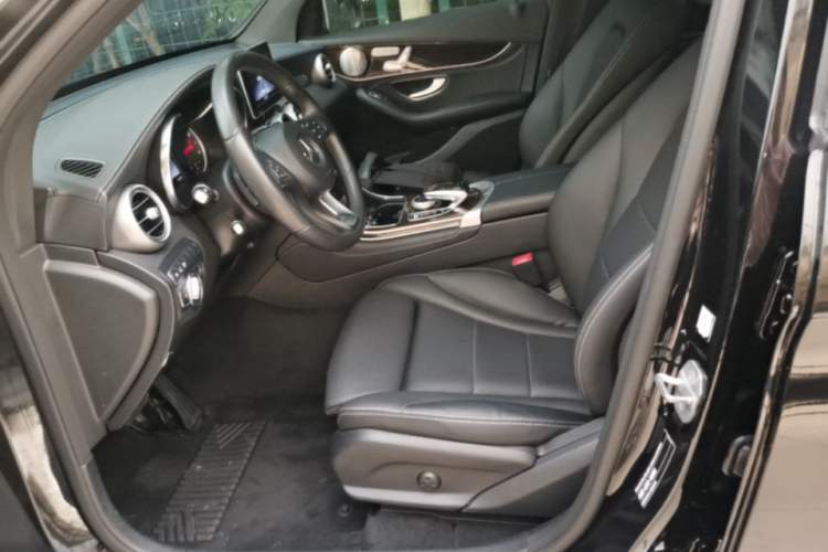 Used Mercedes-Benz GLC 2018 Facelift GLC 260 4MATIC Luxury Edition Left Front Seat