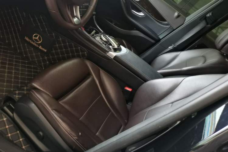 Used Mercedes-Benz GLC 2018 Facelift GLC 260 4MATIC Luxury Edition Left Front Seat