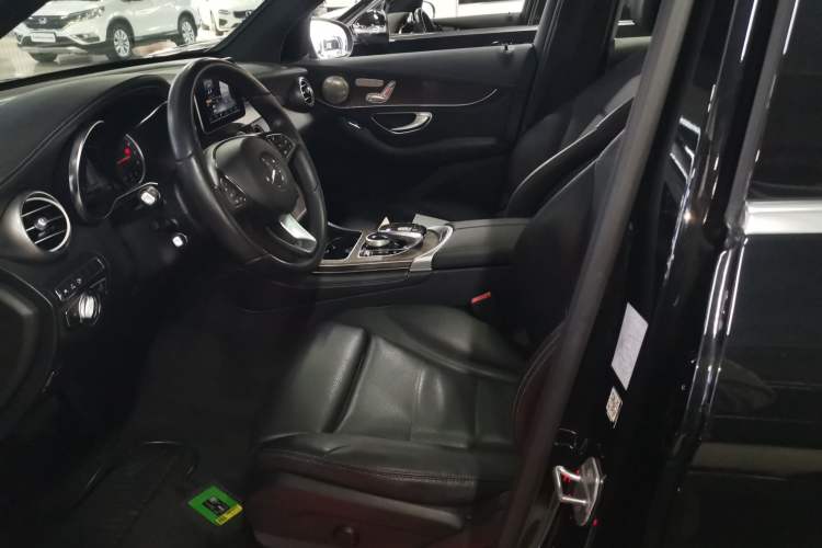 Used Mercedes-Benz GLC 2018 Refreshed GLC 300 4MATIC Dynamic Edition Left Front Seat