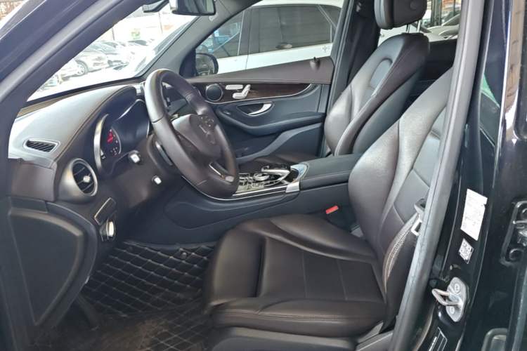 Used Mercedes-Benz GLC 2018 Facelifted GLC 260 4MATIC Dynamic Edition Left Front Seat