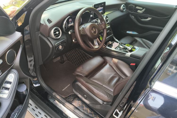 Used Mercedes-Benz GLC 2018 Facelift GLC 260 4MATIC Luxury Edition Left Front Seat