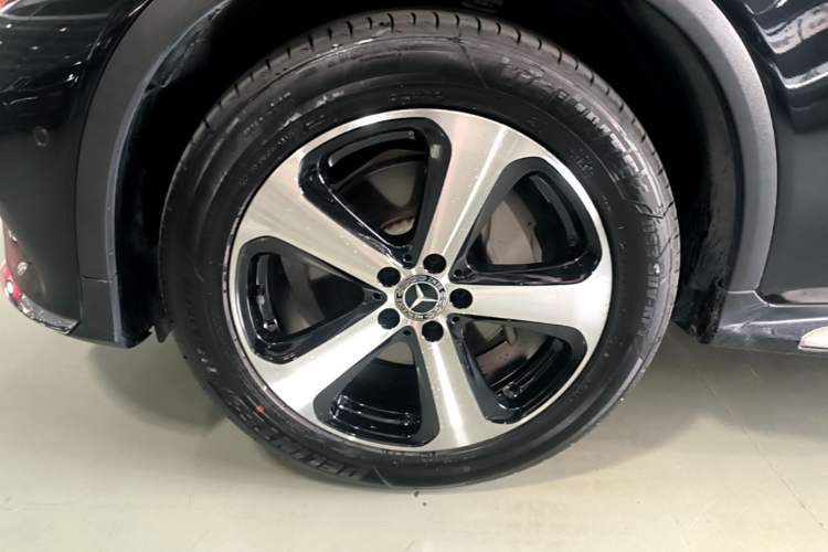 Used Mercedes-Benz GLC 2018 GLC 260 4MATIC Luxury Model Left Front Wheel Hub