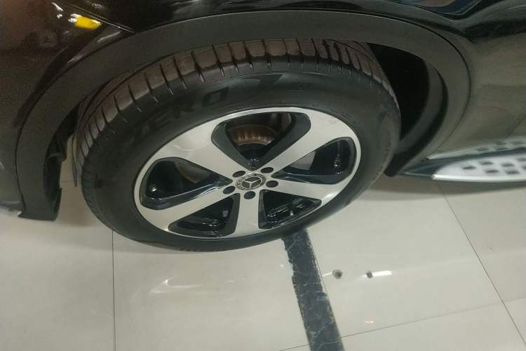 Used Mercedes-Benz GLC 2018 GLC 260 4MATIC Luxury Model Left Front Wheel Hub