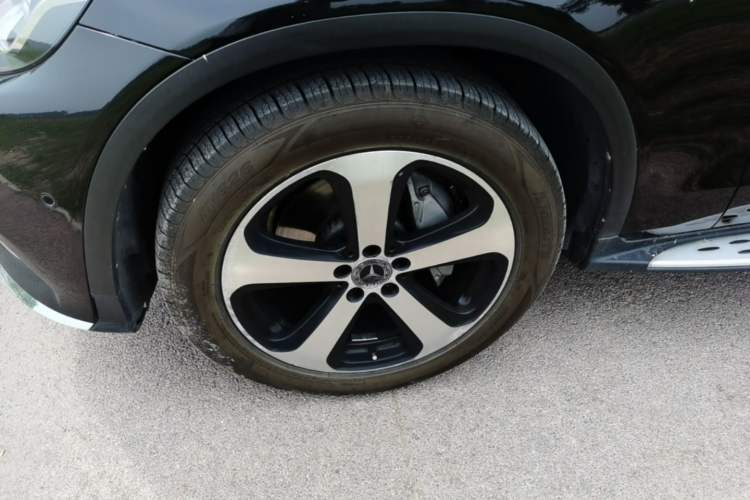 Used Mercedes-Benz GLC 2018 GLC 260 4MATIC Luxury Model Left Front Wheel Hub