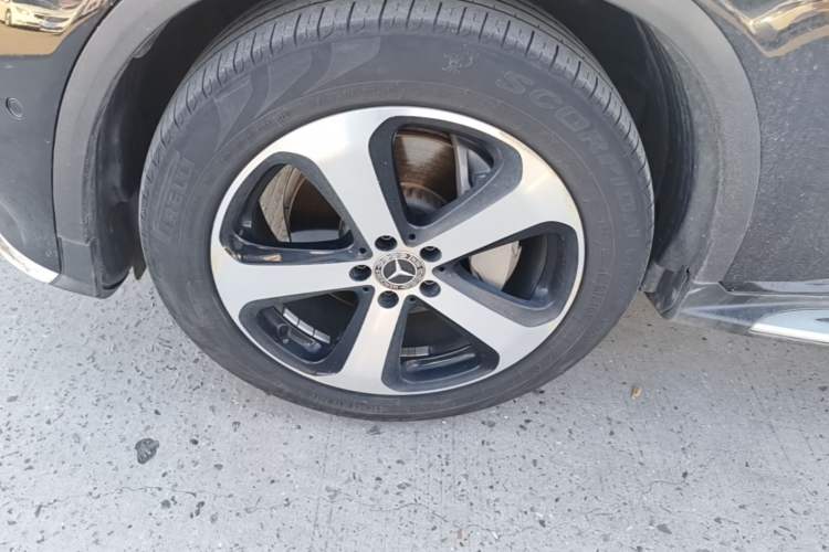 Used Mercedes-Benz GLC 2018 Facelift GLC 260 4MATIC Luxury Edition Left Front Wheel Hub