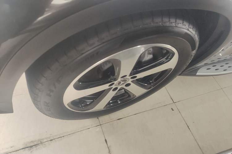 Used Mercedes-Benz GLC 2018 Facelift GLC 260 4MATIC Luxury Edition Left Front Wheel Hub