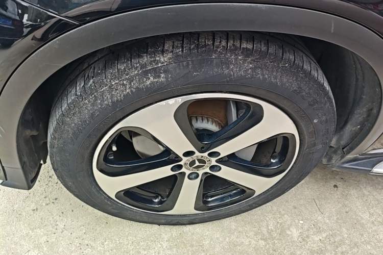 Used Mercedes-Benz GLC 2018 Facelift GLC 260 4MATIC Luxury Edition Left Front Wheel Hub