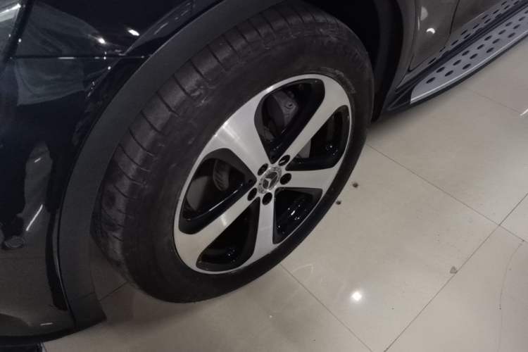 Used Mercedes-Benz GLC 2018 Facelift GLC 260 4MATIC Luxury Edition Left Front Wheel Hub