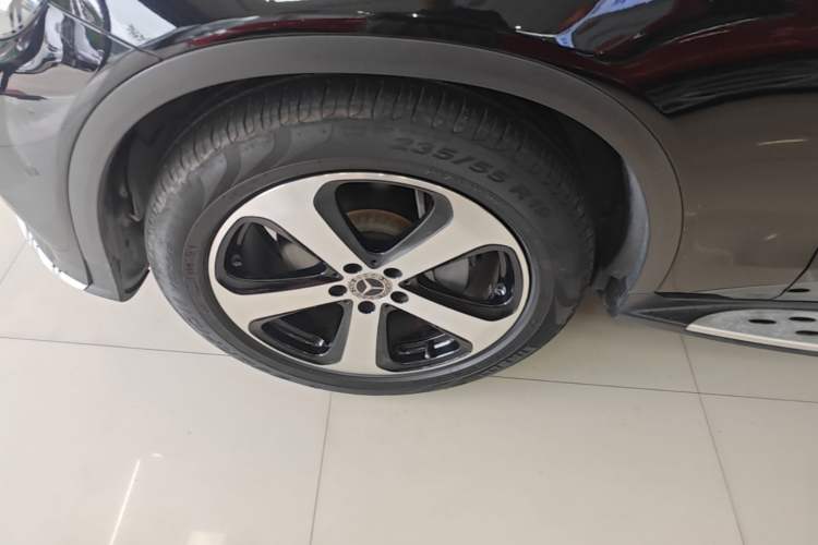 Used Mercedes-Benz GLC 2018 Facelift GLC 260 4MATIC Luxury Edition Left Front Wheel Hub