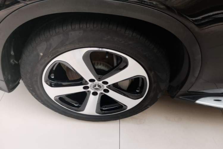 Used Mercedes-Benz GLC 2018 Facelift GLC 260 4MATIC Luxury Edition Left Front Wheel Hub