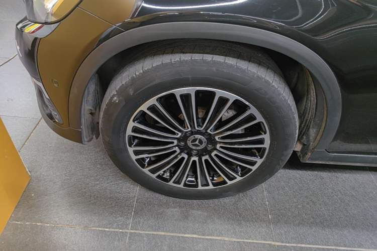 Used Mercedes-Benz GLC 2018 Facelift GLC 200 4MATIC Left Front Wheel Hub