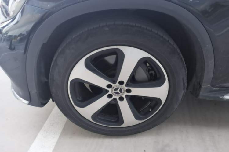 Used Mercedes-Benz GLC 2018 Facelift GLC 260 4MATIC Luxury Edition Left Front Wheel Hub