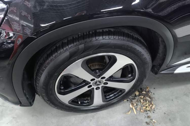 Used Mercedes-Benz GLC 2018 Facelift GLC 260 4MATIC Luxury Edition Left Front Wheel Hub