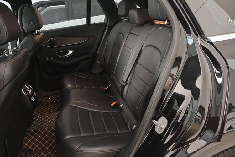Used Mercedes-Benz GLC 2018 Refreshed GLC 300 4MATIC Dynamic Edition Left Rear Seat
