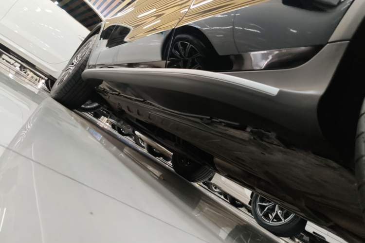 Used Mercedes-Benz GLC 2018 GLC 260 4MATIC Dynamic Edition Left Side Sill