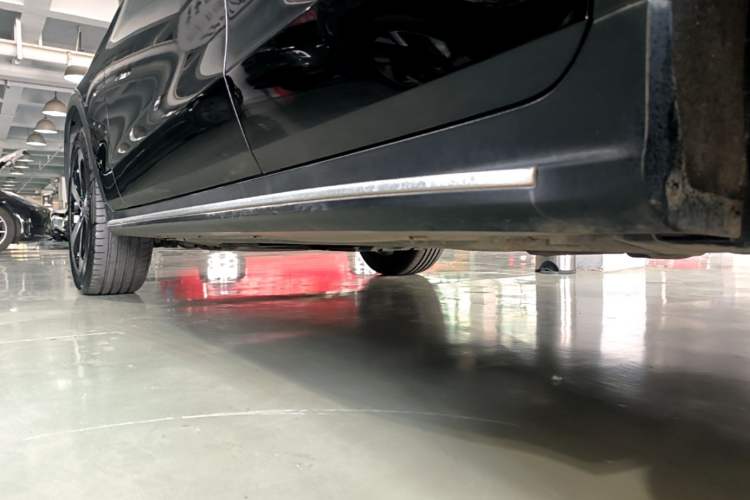 Used Mercedes-Benz GLC 2018 GLC 260 4MATIC Luxury Model Left Side Sill