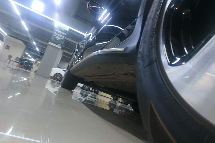 Used Mercedes-Benz GLC 2018 GLC 260 4MATIC Luxury Model Left Side Sill