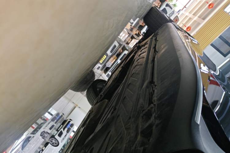 Used Mercedes-Benz GLC 2018 Facelift GLC 260 4MATIC Luxury Edition Left Side Sill