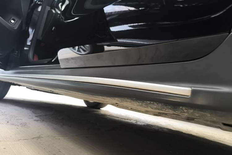 Used Mercedes-Benz GLC 2018 Facelifted GLC 260 4MATIC Dynamic Edition Left Side Sill