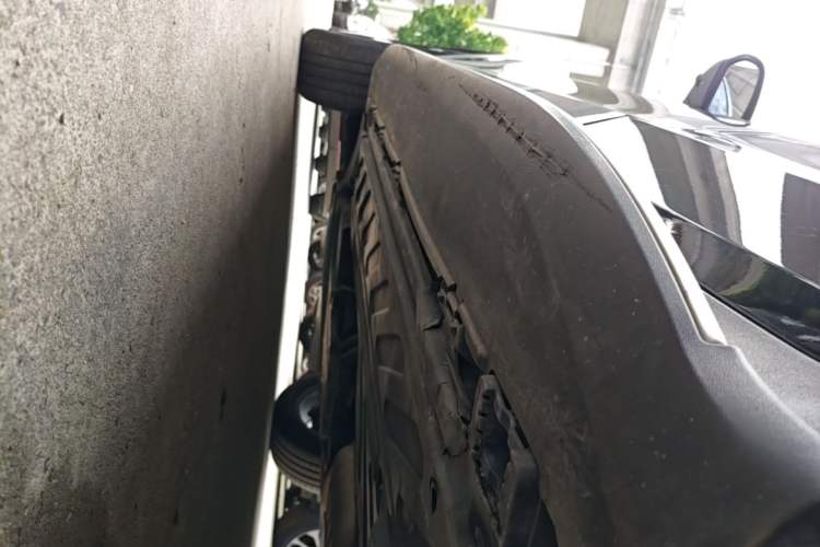 Used Mercedes-Benz GLC 2018 Facelift GLC 260 4MATIC Luxury Edition Left Side Sill