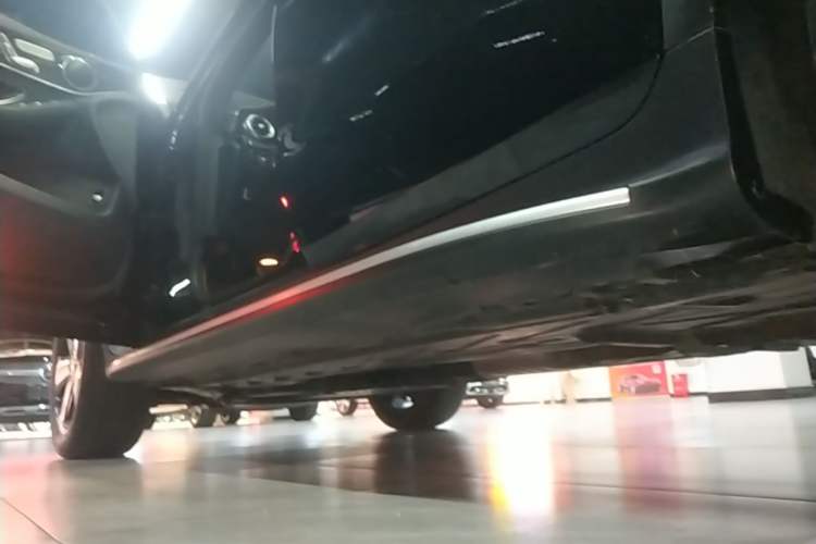 Used Mercedes-Benz GLC 2018 GLC 260 4MATIC Luxury Model Left Side Sill