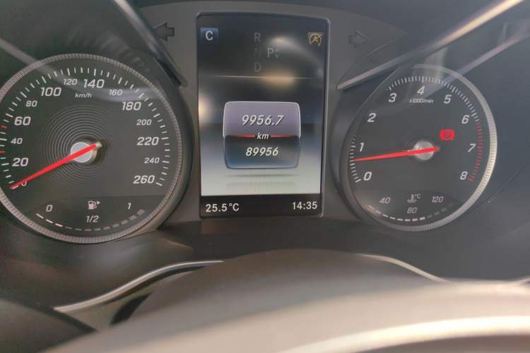 Used Mercedes-Benz GLC 2018 Facelift GLC 260 4MATIC Luxury Edition Odometer Close Up
