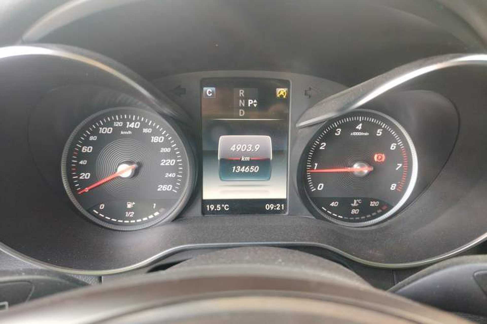 Used Mercedes-Benz GLC 2018 GLC 200 4MATIC Odometer Close Up