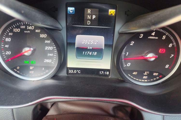 Used Mercedes-Benz GLC 2018 GLC 300 4MATIC Sport Edition Odometer Close Up