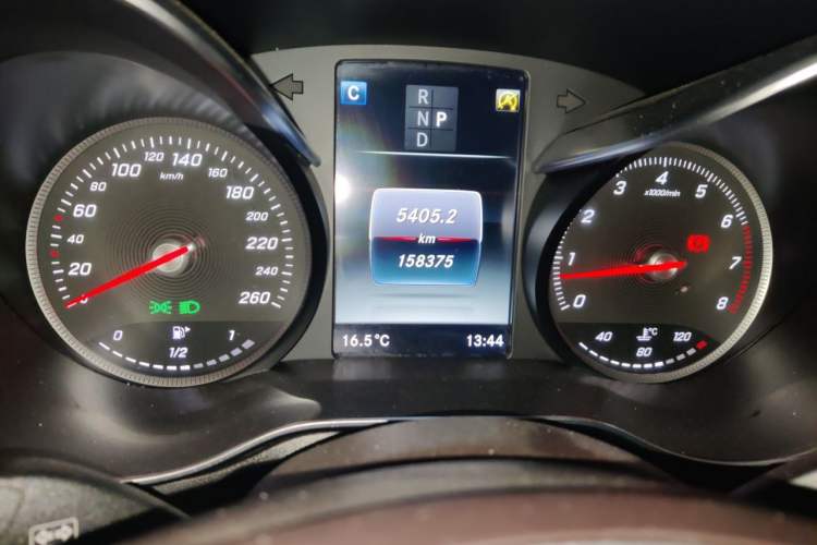 Used Mercedes-Benz GLC 2018 Facelift GLC 260 4MATIC Luxury Edition Odometer Close Up