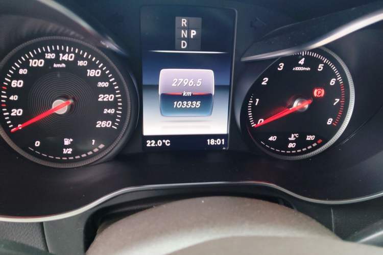 Used Mercedes-Benz GLC 2018 Facelift GLC 260 4MATIC Luxury Edition Odometer Close Up